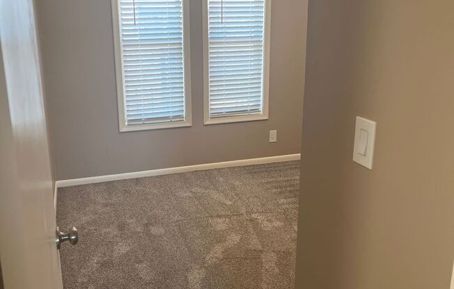 2 beds, 1 bath, 948 sqft, $1,179, Unit 059