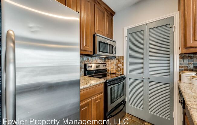 4333 Bowser #7 Avenue
