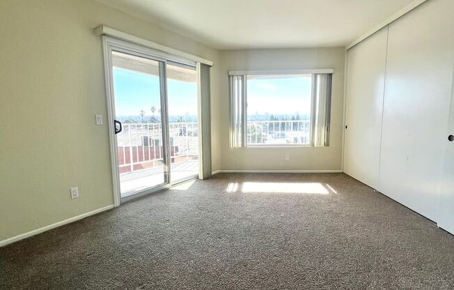 3 Bedroom Penthouse Condo In Signal Hill