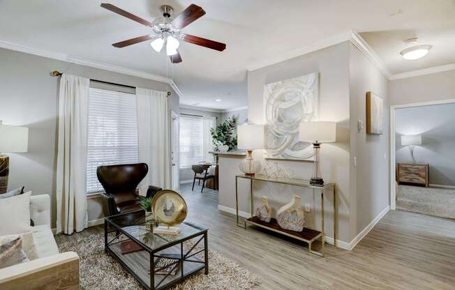 1 bed, 1 bath, 806 sqft, $1,356