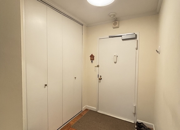 1 bed, 1 bath, 823 sqft, $3,600, Unit 7O