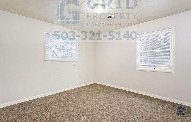Charming 2 Bedroom Home Available in North Portland! -  University Park Neighborhood