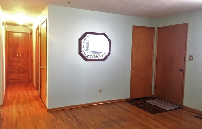 3 beds, 1 bath, $2,000