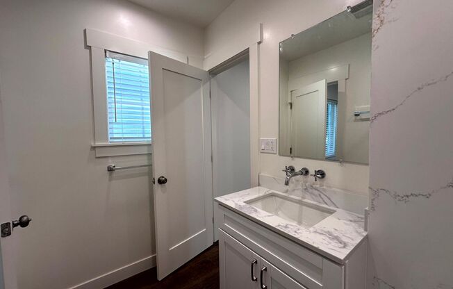 2 beds, 1 bath, $2,995, Unit 1460 Ricardo St.