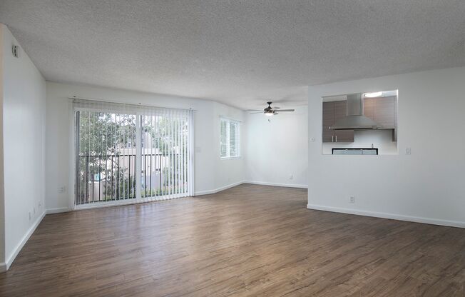 2 beds, 2 baths, 987 sqft, $2,895, Unit 40-10