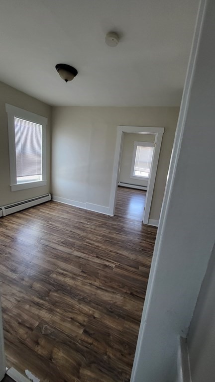 3 beds, 1 bath, $2,250, Unit 19