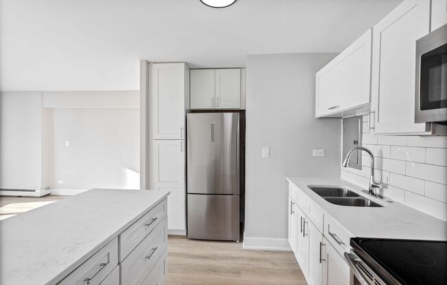 3 beds, 1.5 baths, 1,001 sqft, $3,200, Unit 8H