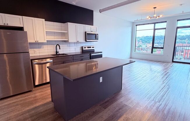 1 bed, 1 bath, 635 sqft, $2,150, Unit Unit 604