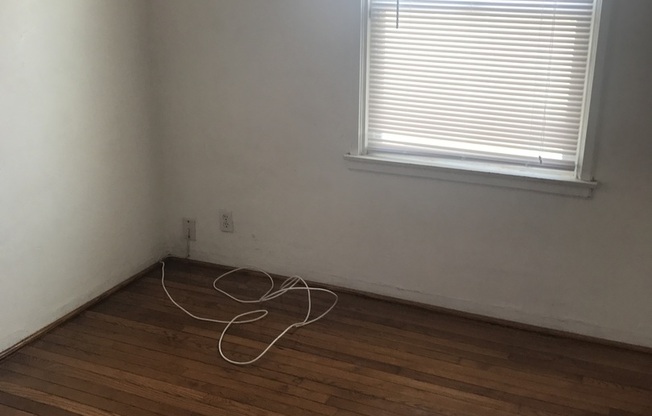 3 beds, 1 bath, $1,900