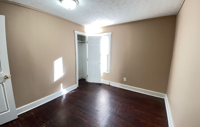 3 beds, 1 bath, $1,195