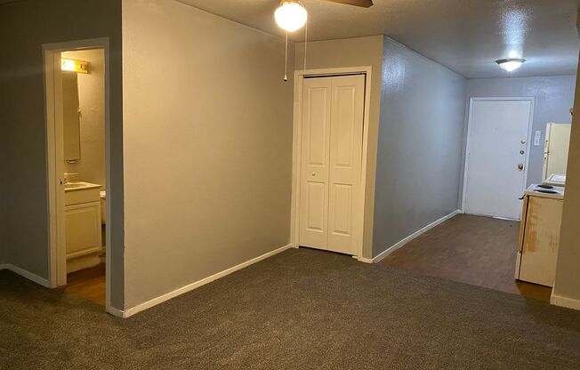 1 bed, 1 bath, 300 sqft, $650, Unit 11B