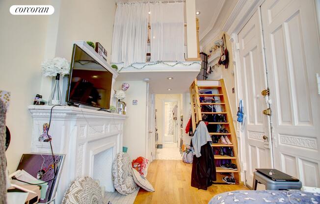 130 W 73 ST