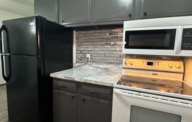 1 bed, 1 bath, $750, Unit 2