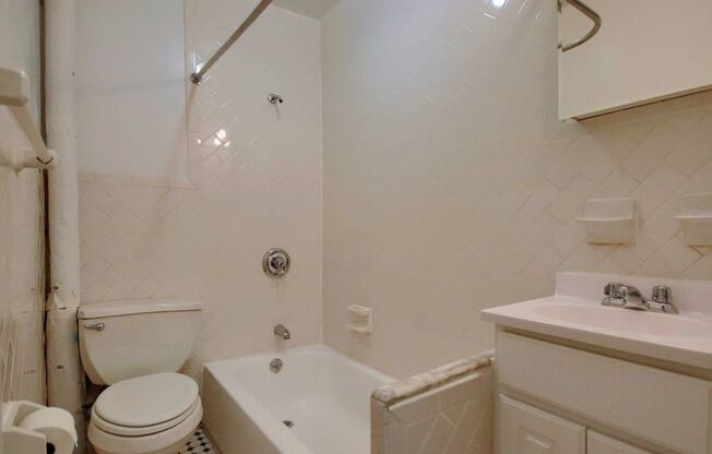 Studio, 1 bath, $2,730, Unit b