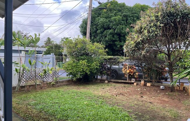 Wonderful Kaneohe 3 bedrooms, 1.5 bath House with Carport - Avail now!