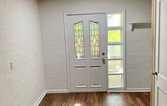 Cozy 1/1 duplex unit on a large lot - Available in June.
