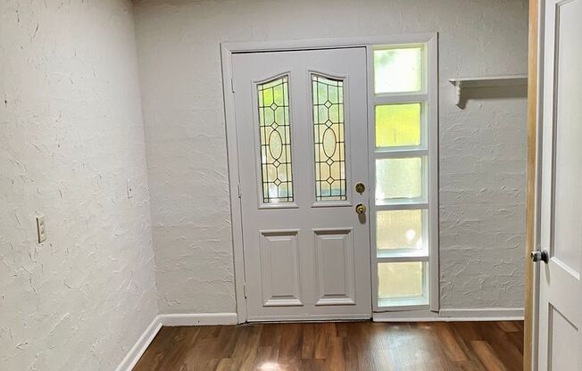 Cozy 1/1 duplex unit on a large lot - Available in June.