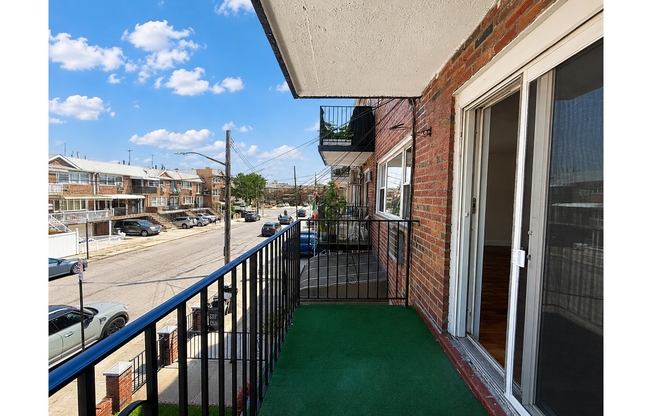 8883 24 AVE