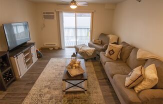 2 beds, 2 baths, $1,470, Unit APT 212