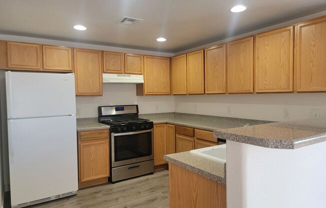 2 beds, 2 baths, $1,400