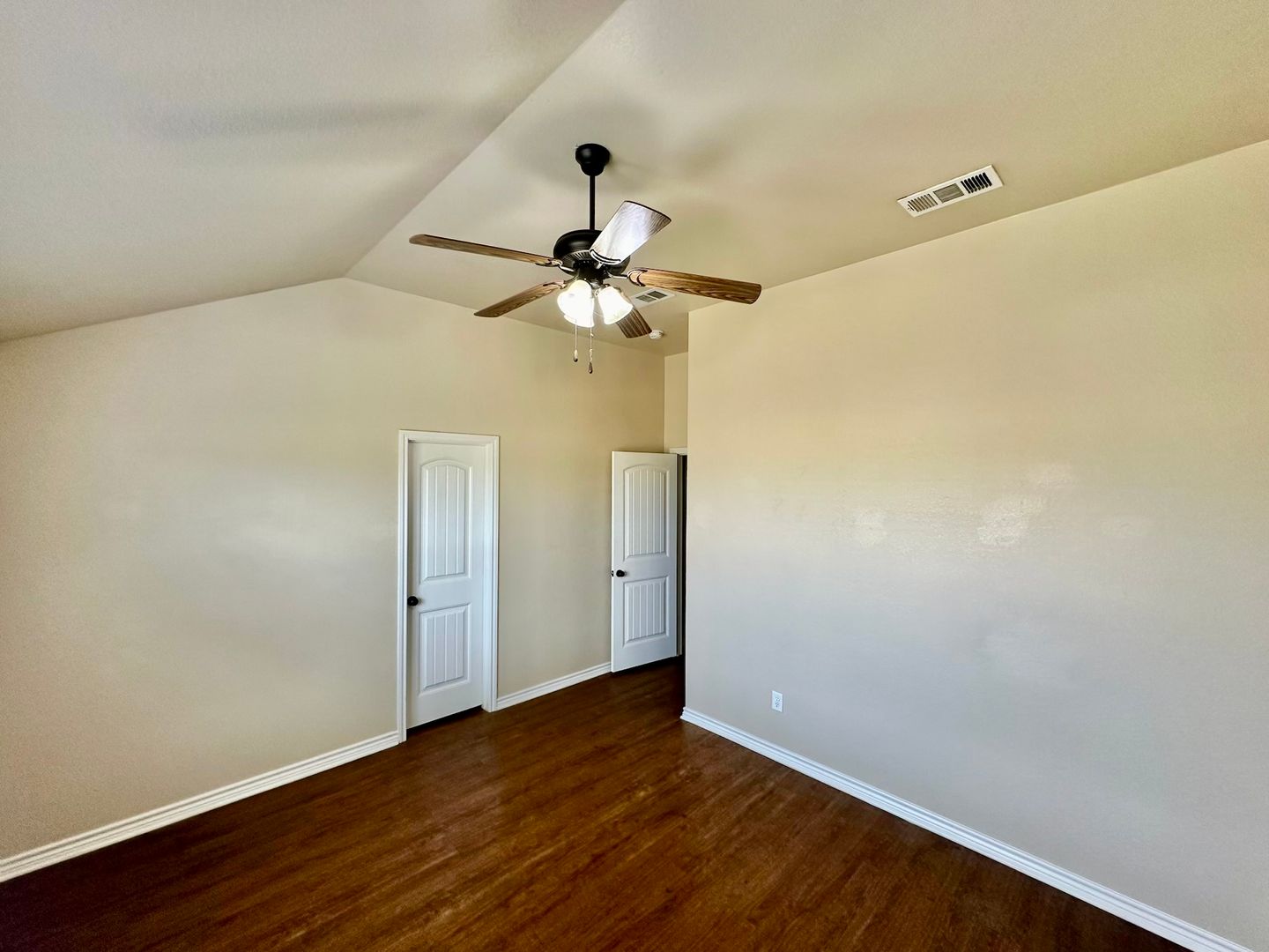 600 Sladecek Dr