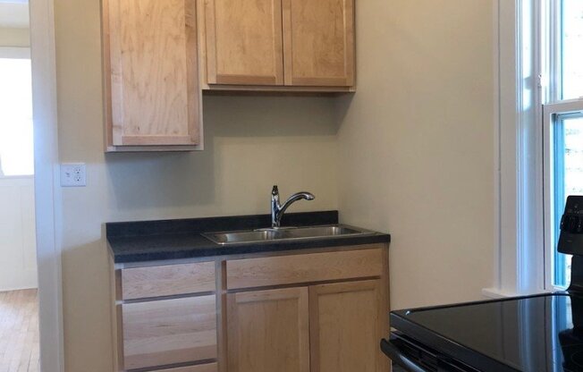 2 beds, 1 bath, 950 sqft, $925, Unit 12