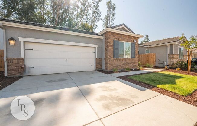 Newer East Clovis Home, 4BR/2BA, with Solar - built in 2023, Lots of Amenities!