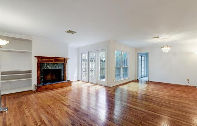 928 W MAIN ST