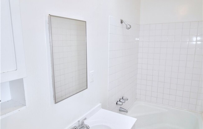 2 beds, 1 bath, 800 sqft, $1,395, Unit 12