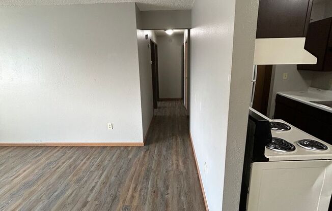 2 beds, 1 bath, 833 sqft, $850, Unit 22