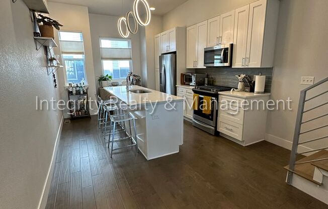 2 beds, 2.5 baths, $3,095, Unit UNIT 10