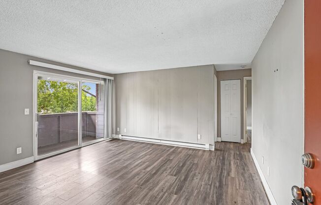 2 beds, 1 bath, 800 sqft, $1,325, Unit 431-01-15