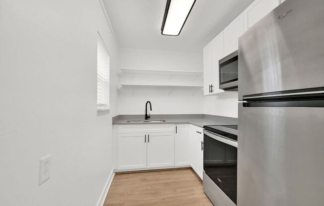 1 bed, 1 bath, $1,100, Unit 714