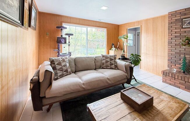 Gorgeous Campus Close Home