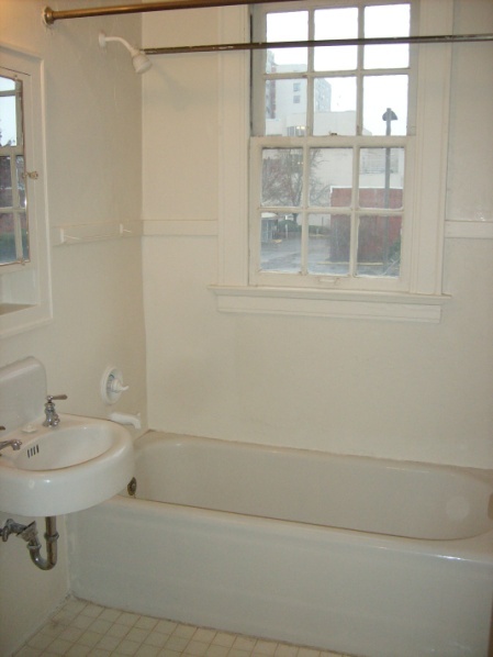 Studio, 1 bath, 465 sqft, $950, Unit 108