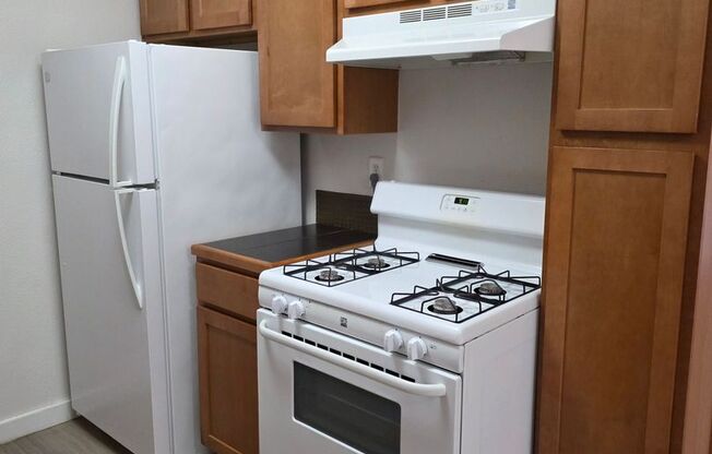 1 bed, 1 bath, 871 sqft, $1,295, Unit LAW15-112
