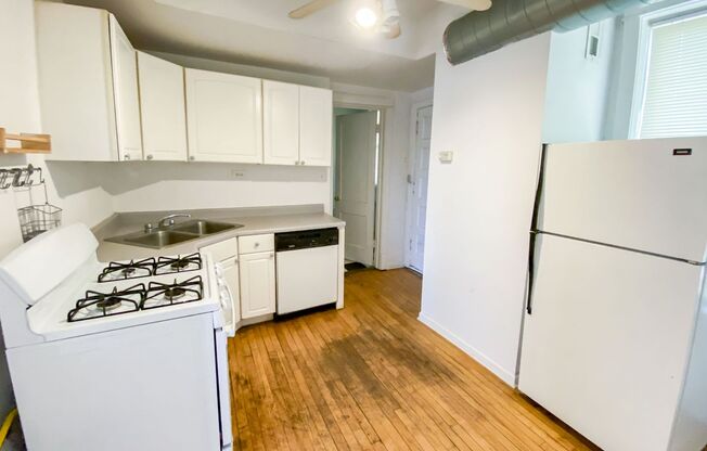 2 beds, 1 bath, 800 sqft, $2,050, Unit 5102-3