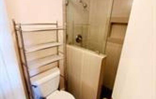 1 bed, 1 bath, $995, Unit Unit#825