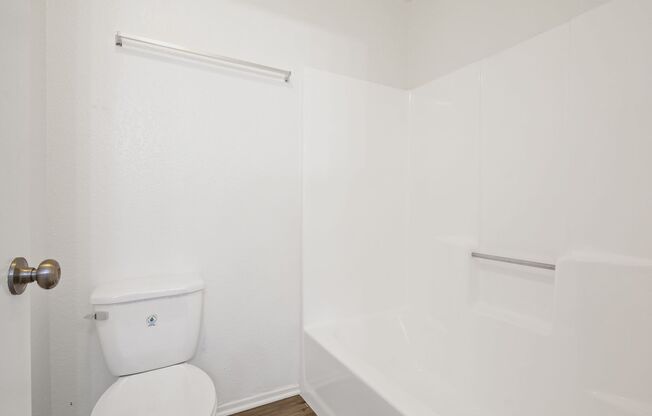 2 beds, 1 bath, $2,395, Unit 3