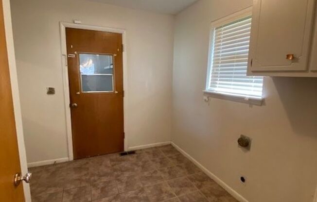 3 beds, 2 baths, $2,100