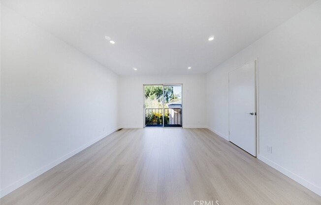 10431 LAS LUNITAS AVE