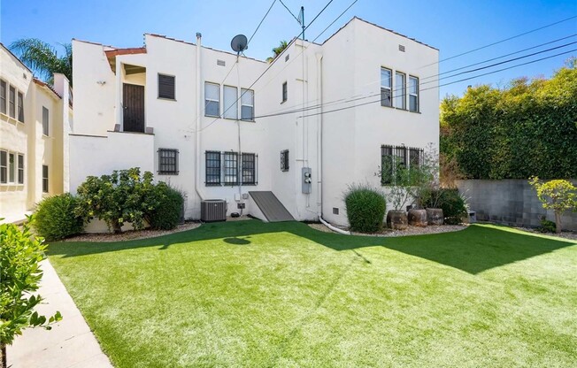 1055 S CRES HTS BLVD