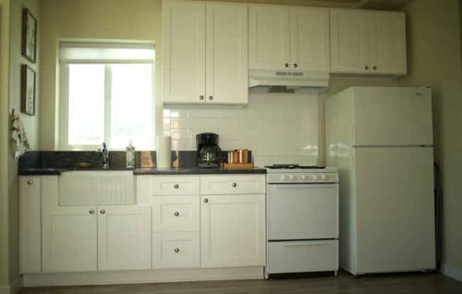 1551 MONMOUTH DR
