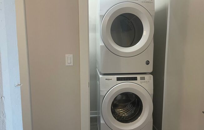 2 beds, 1 bath, 1,002 sqft, $2,215, Unit Cream City Lofts-409