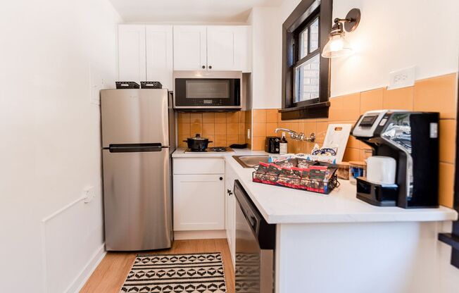 Studio, 1 bath, 415 sqft, $1,295, Unit 202