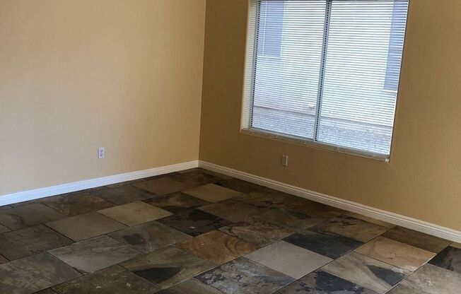 Single Story home in Northshore!