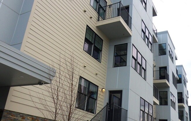 2 beds, 2 baths, 1,000 sqft, $3,300, Unit 4