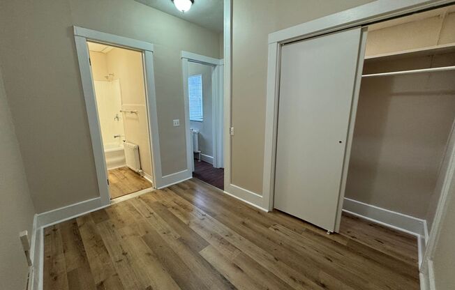 Studio, 1 bath, 350 sqft, $875, Unit 1625-206 East Ave