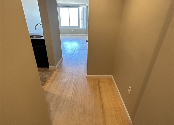 1 bed, 1 bath, 744 sqft, $3,500, Unit 2401