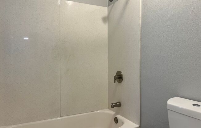 2 beds, 1 bath, 825 sqft, $2,795, Unit 0006